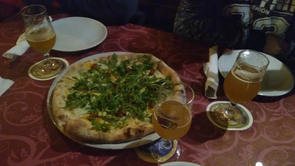 Angelo Michele .Mazza_Gian's Pub_Cinque Frondi_review