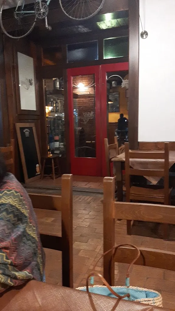 Leo Longo_Gian's Pub_Cinque Frondi_review