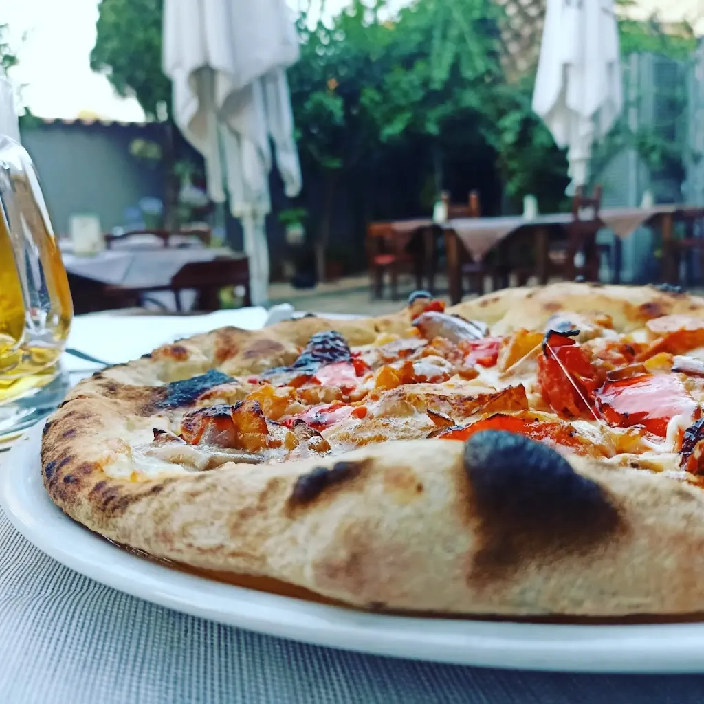 Gian's Pub_Cinque Frondi_slider_image_3