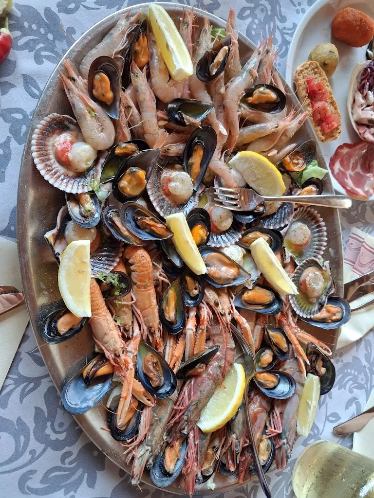 Ristorante Pizzeria Amici Miei_Cleto_slider_image_2