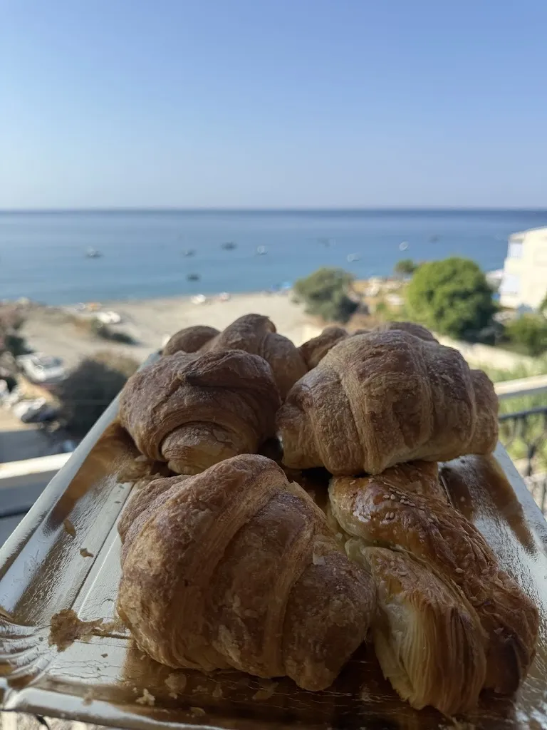 Mara Sim_Bar Blue River_Condofuri_review