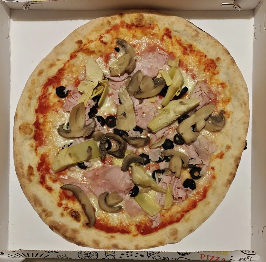 Local Stranger_Bar Ristorante Pizzeria Agorà di Ollio Francesco_Condofuri_recensione