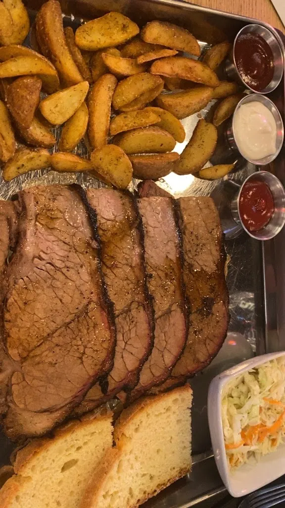Maria Montgomery-Russo_Smoked American BBQ - Steakhouse & Hamburger_Cirò Marina_review