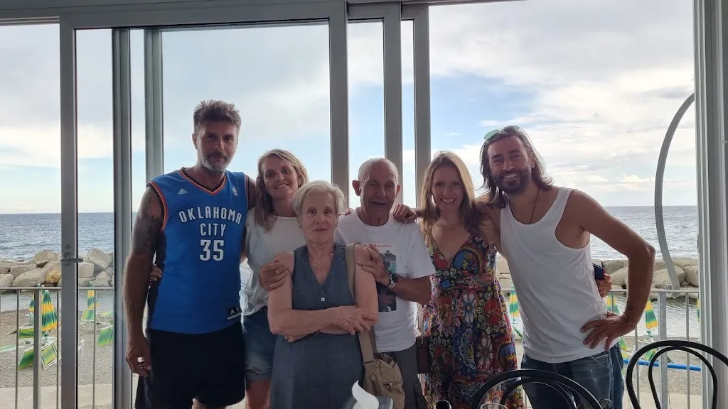 Mirko Gozzo_Trabajadores - Ristorante Pizzeria - Stabilimento balneare_Cirò Marina_recensione