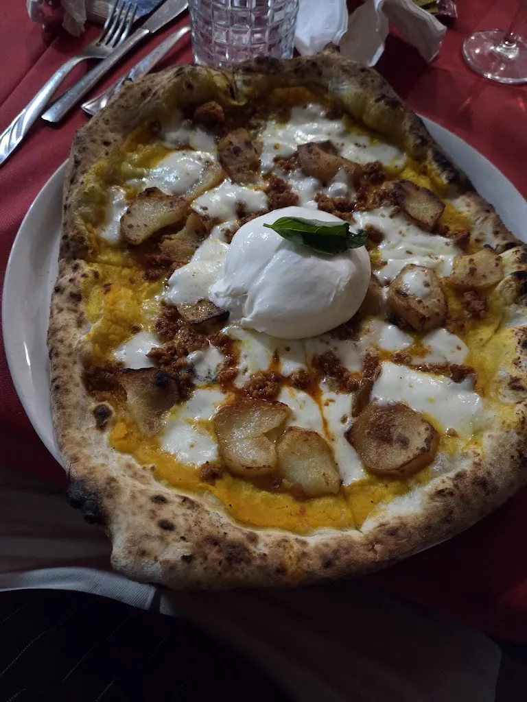 Eduardo Magno_La Bella Napoli Da Luca_Cirò Marina_review