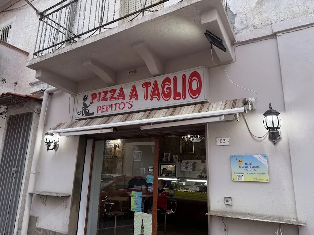 Massimo Astorino_Pizza a taglio Pepito's_Cirò Marina_review