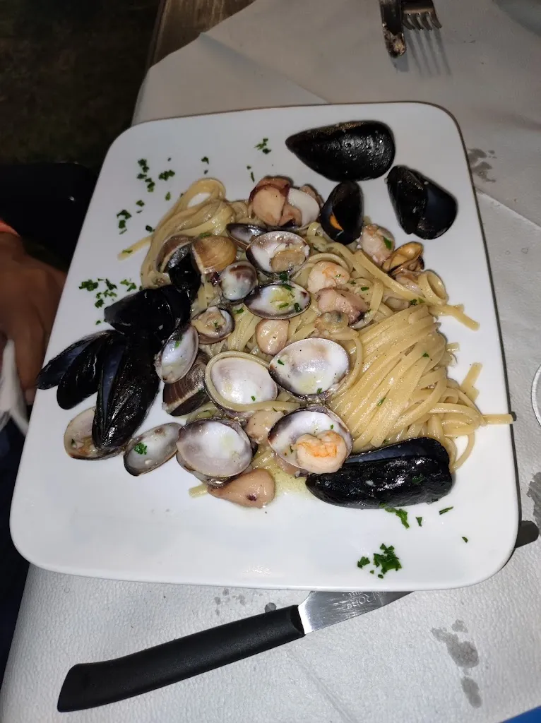 Un mondo a colori_La Conchiglia - Ristorante - Pizzeria_Cirò Marina_reseña