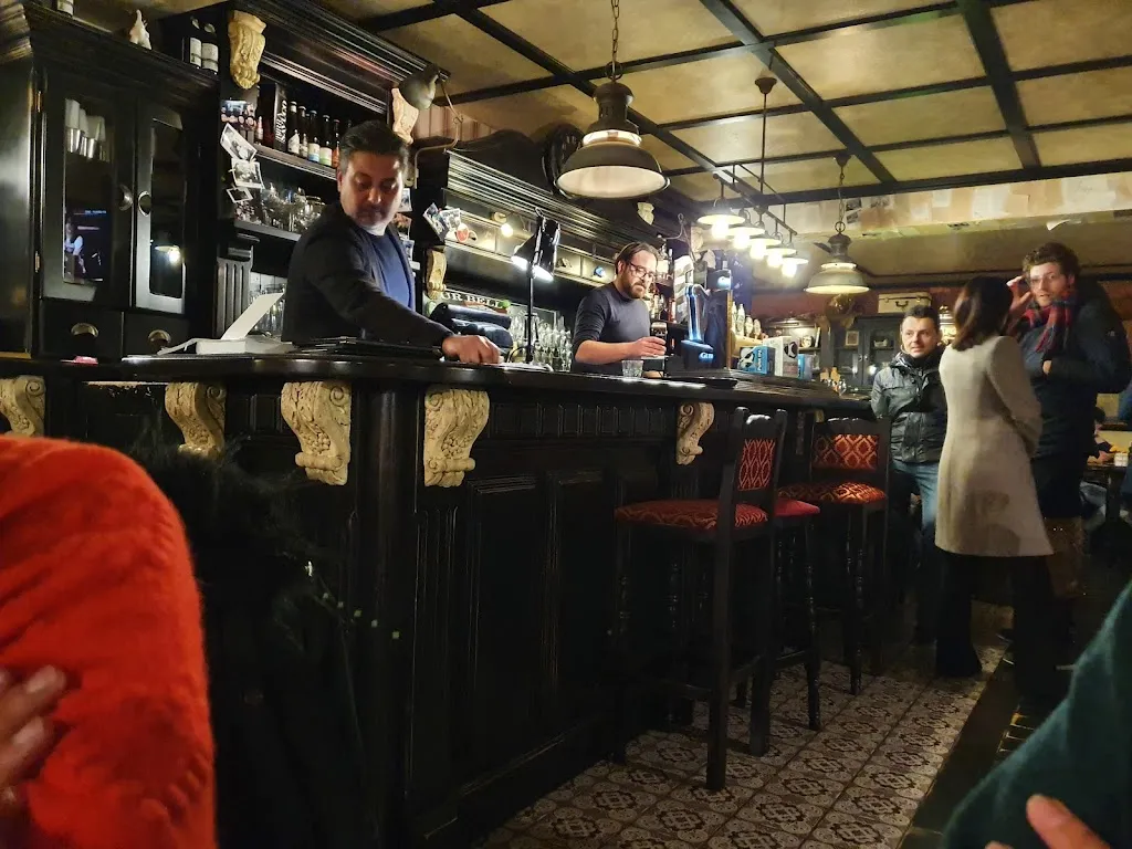 Old Square Pub restaurant in Corigliano Scalo