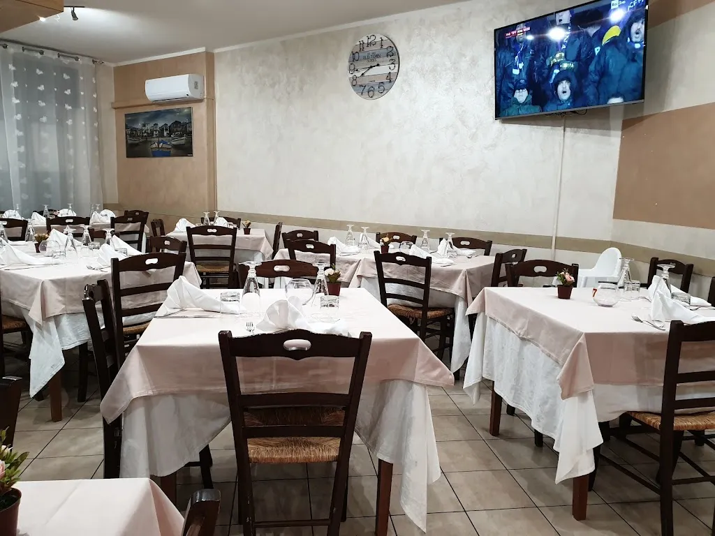 Il Girasole Trattoria Pizzeria di Gilberti Franca Pietro & C restaurant in Corigliano Scalo