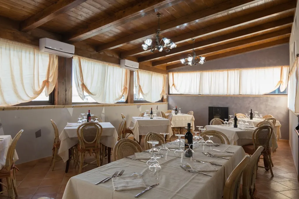 Ristorante Da Aquino restaurant in Cropani Marina