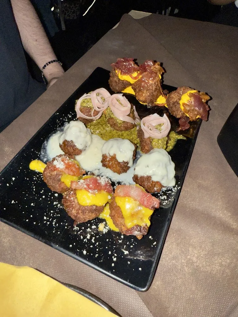 Francesco “Frankie” Severino_Thomson pub_Cropani Marina_review