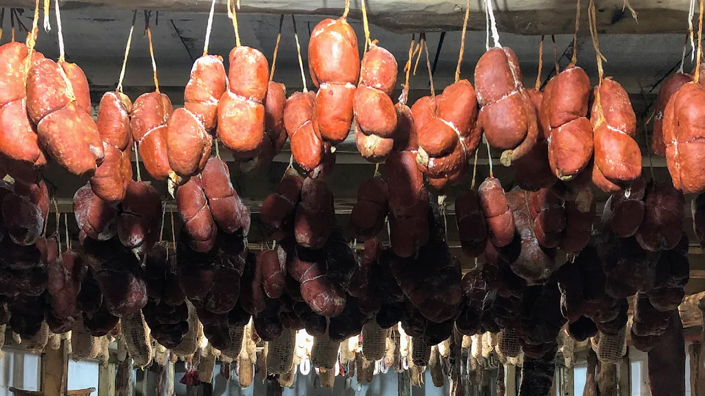 Mollo Nero di Calabria: braceria/salumeria/macelleria restaurant in Fagnano Castello