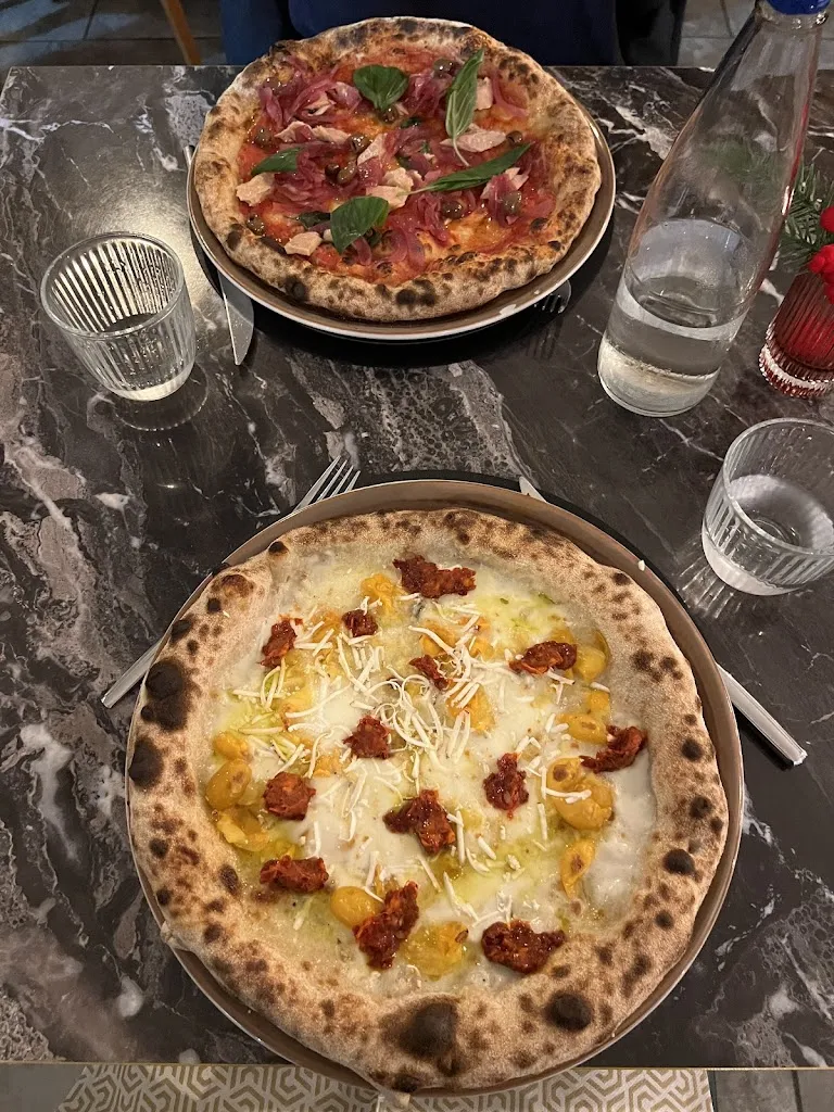 Leyla Lopez_Storie Dipinte Crotone_Crotone_review