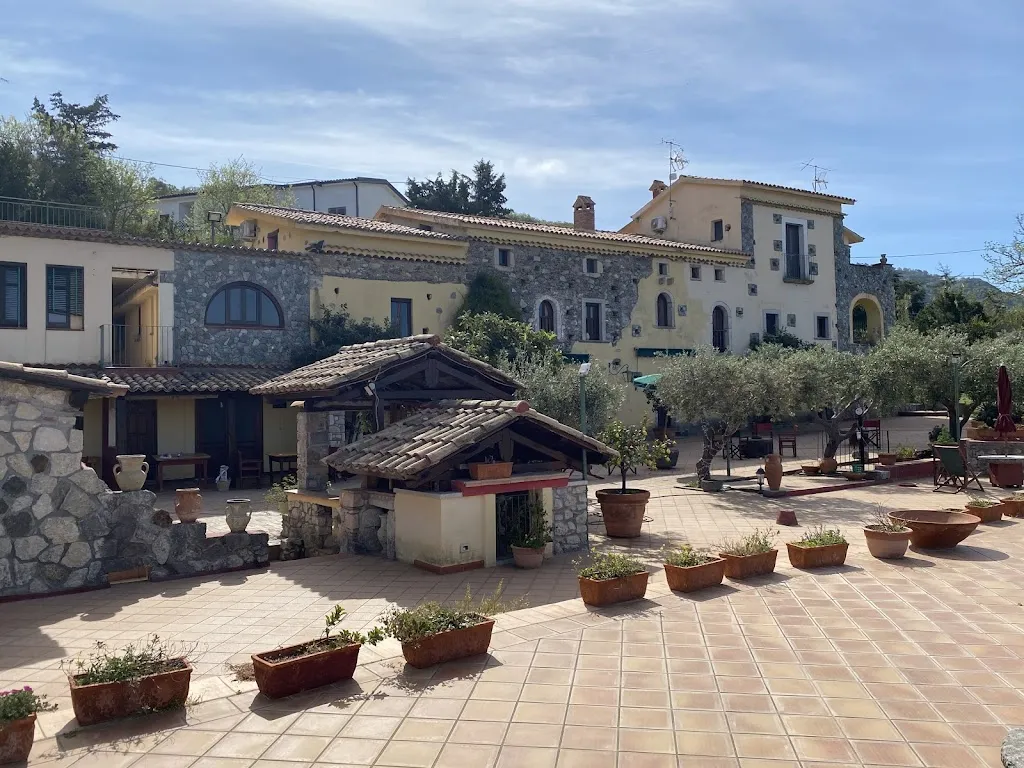 Donny Ferris_Antico Casale Del Buono_Falconara Albanese_review