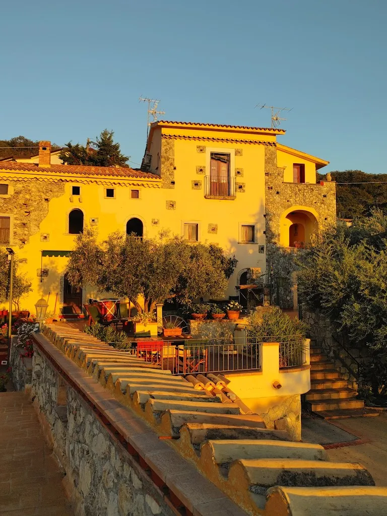 Laurie Schild_Antico Casale Del Buono_Falconara Albanese_review