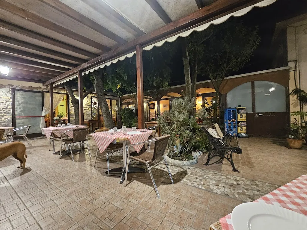 Osteria Altrove restaurant in Falconara Albanese