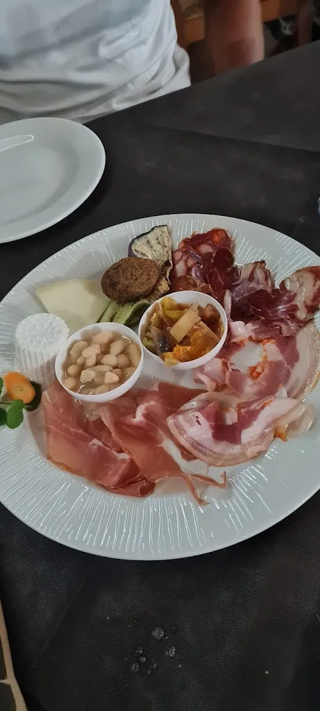 Nicole DiCrescenza_Il Giardino_Drapia_review