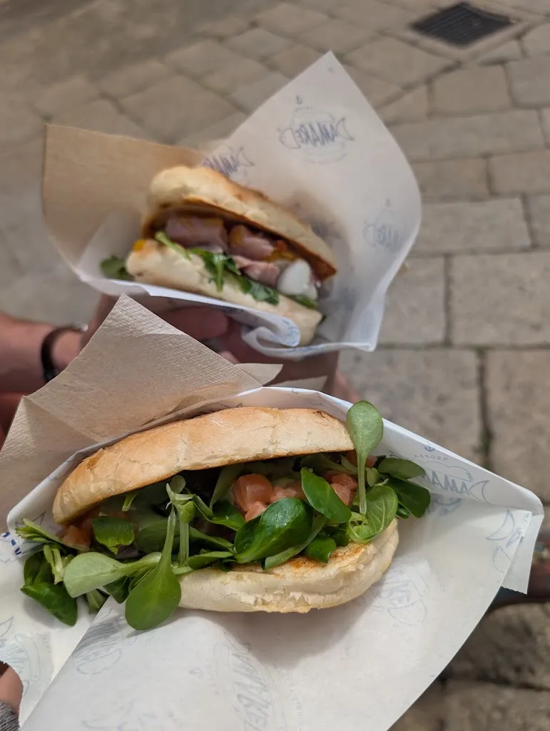 Megan Wilkens Lynch_Damare Tropea Street Fish Food_Drapia_recensione