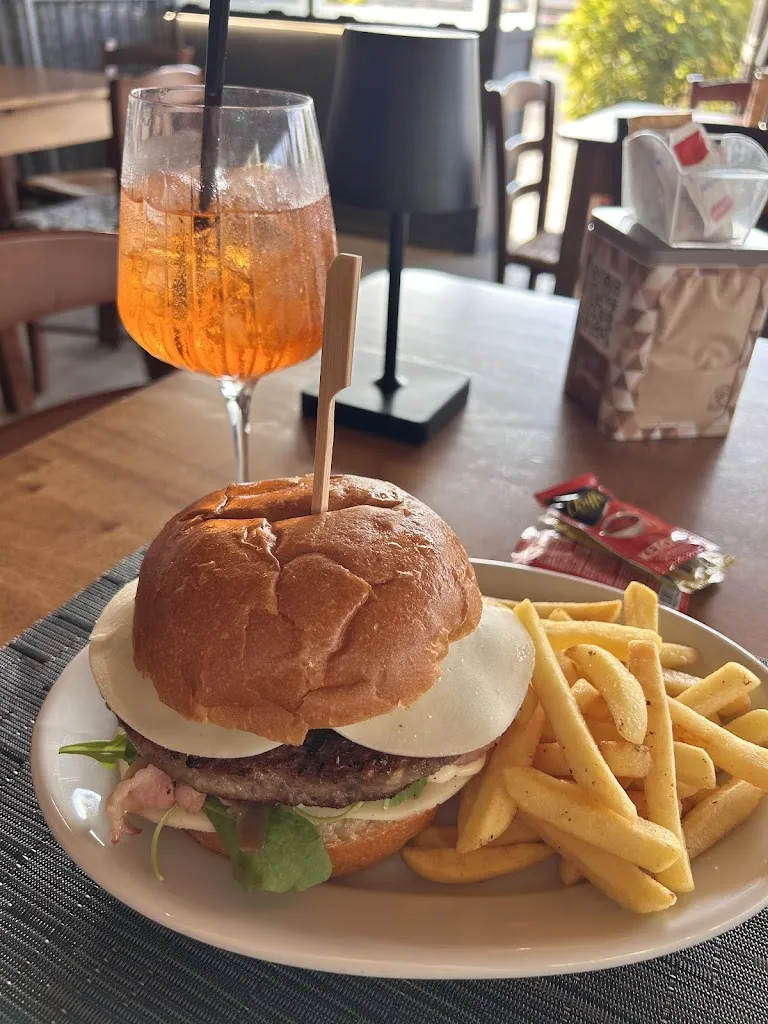 Taylor Skrypnek_Bistrol Cafè - Caffetteria • Tavola Calda • Lounge Bar_Drapia_review