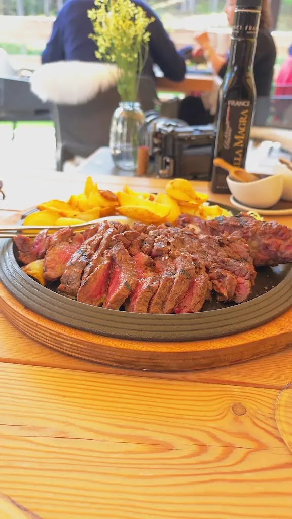 Dyessy Triches_Ristorante Lago Pianozes di alberti massimo_Cortino_review