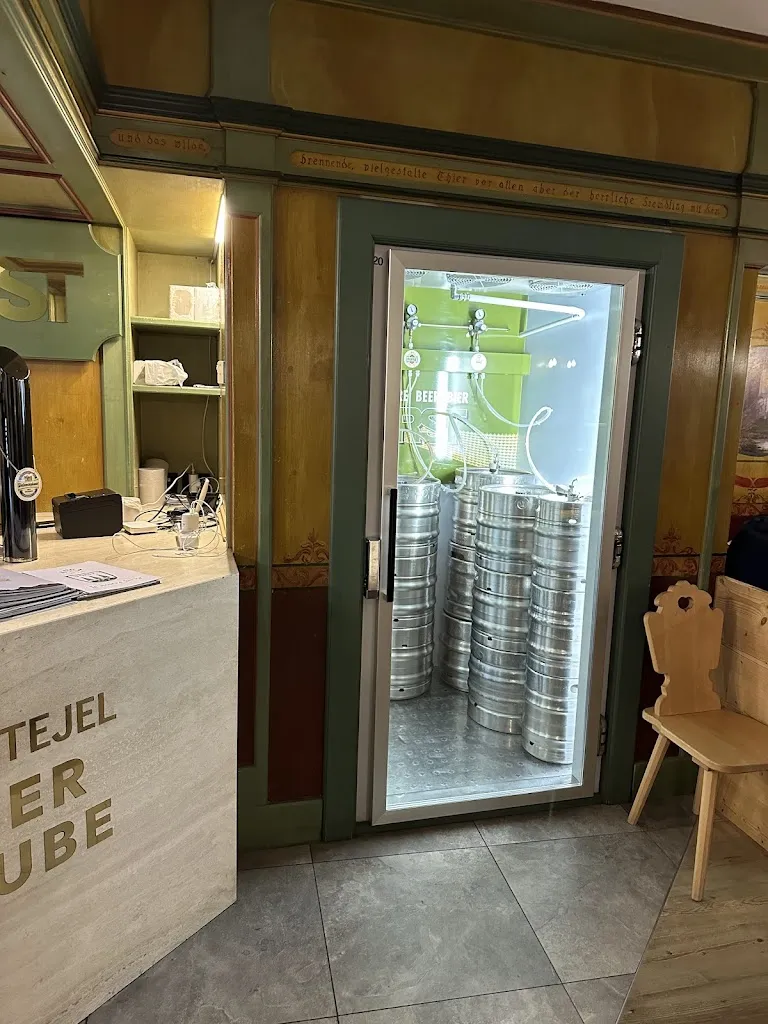 Judy Hung_Pontejel Bierstube Forst_Cortino_review