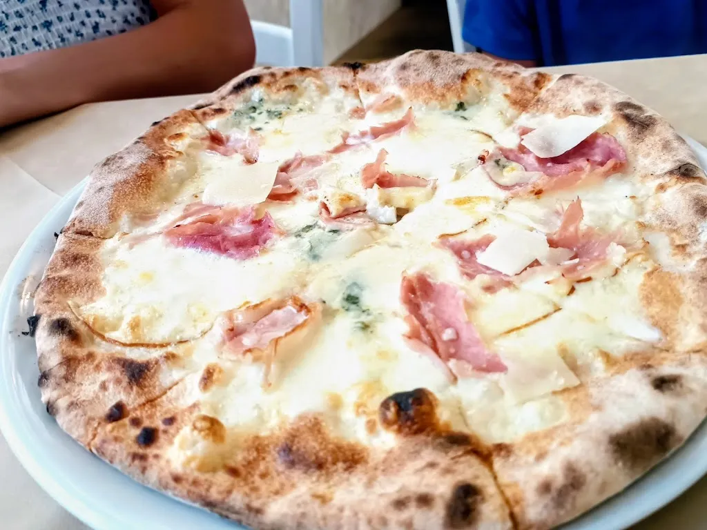 Eliska Slamova_La Fenice_Falerna_review