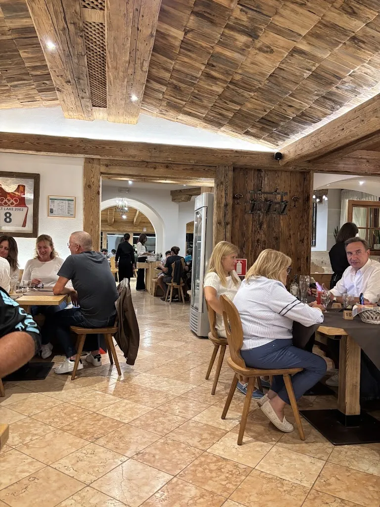 Ristorante Pizzeria 5 Torri_Cortino_slider_image_3