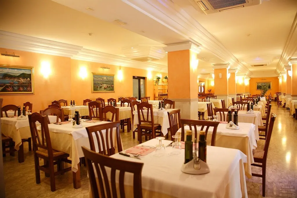 Hotel Ristorante Canada_Falerna_slider_image_1