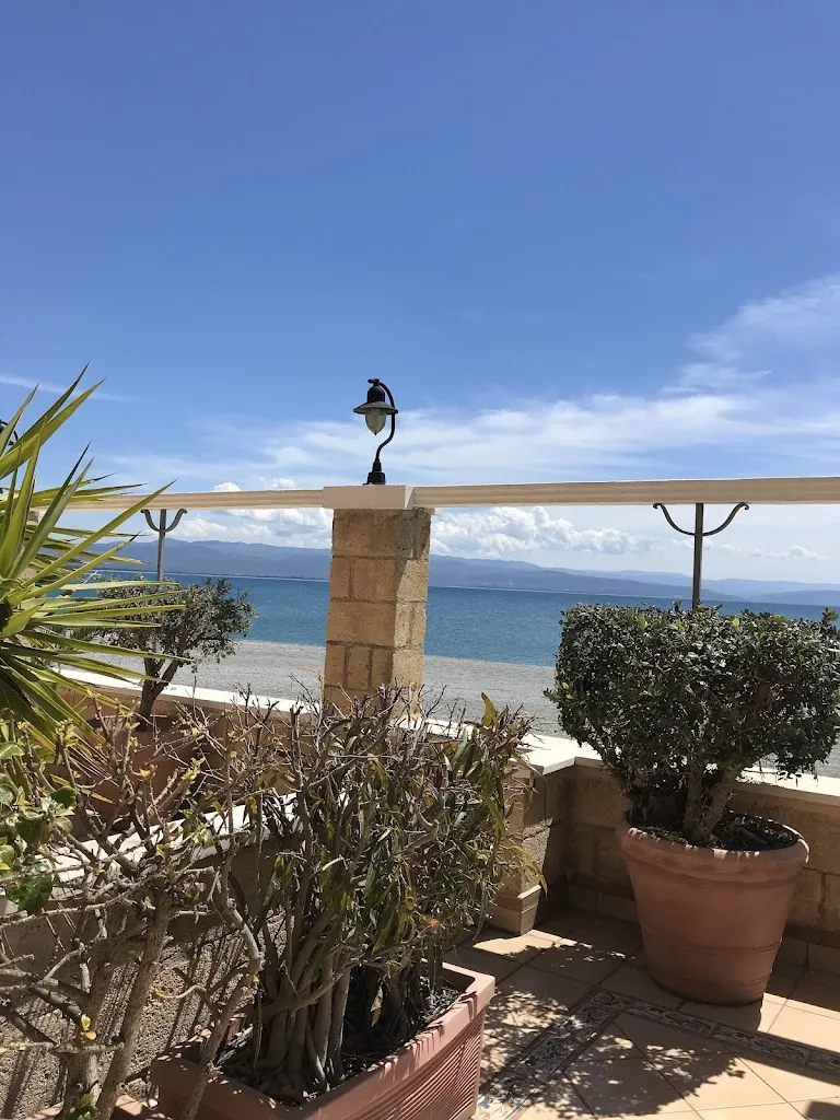 Vibha Rao_La Lampara_Falerna_review