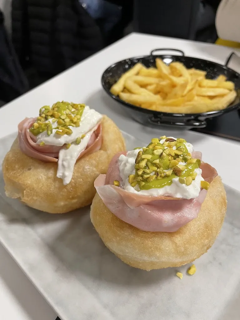 BIZZO emozioni e sapori restaurant in Figline Vegliaturo