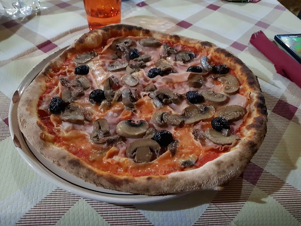 Alessandro Ennevu_Bar Pizzeria LA PANTERA ROSA_Firmo_recensione