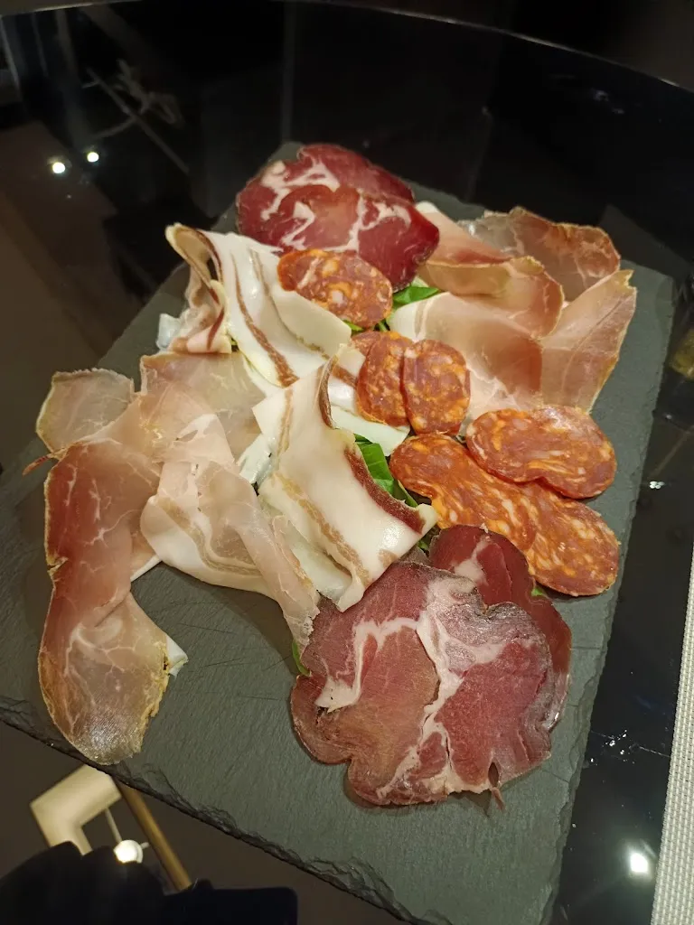 Kindalf Von Zed_A Mano A Mano Ristorante Pinseria Italiana_Firmo_review