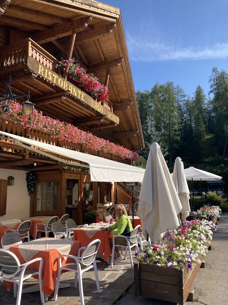Restaurant Lake Scin restaurant in Cortino