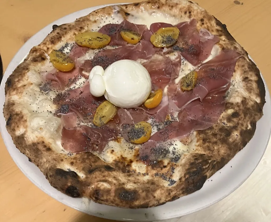 Ryan M_Gulìo Pizzeria and More_Fuscaldo_recensione