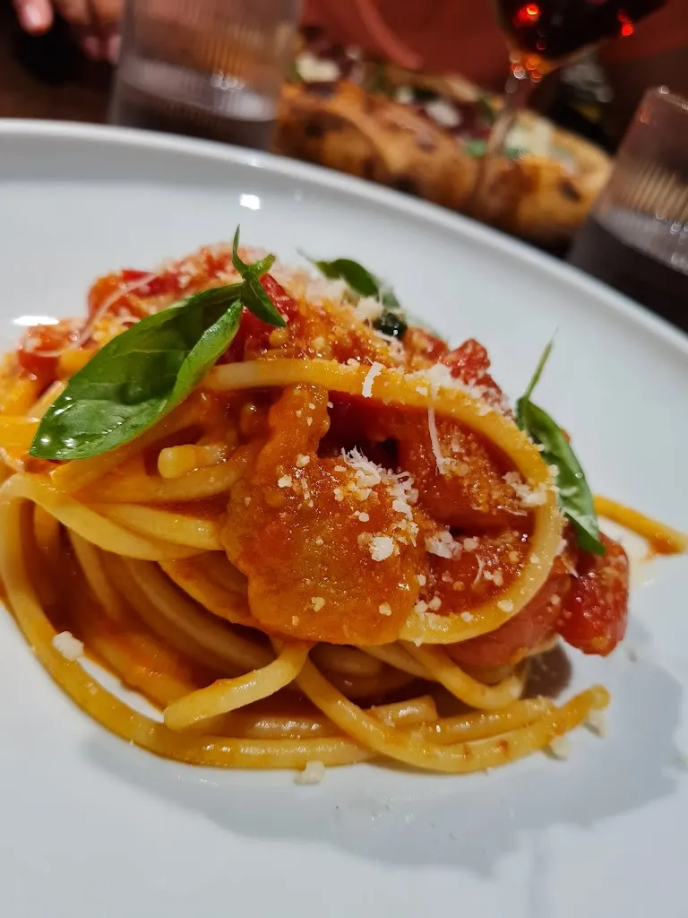 Sofia Salinas_Hang Loose Bistrot - Restaurant Lounge_Gizzeria_review