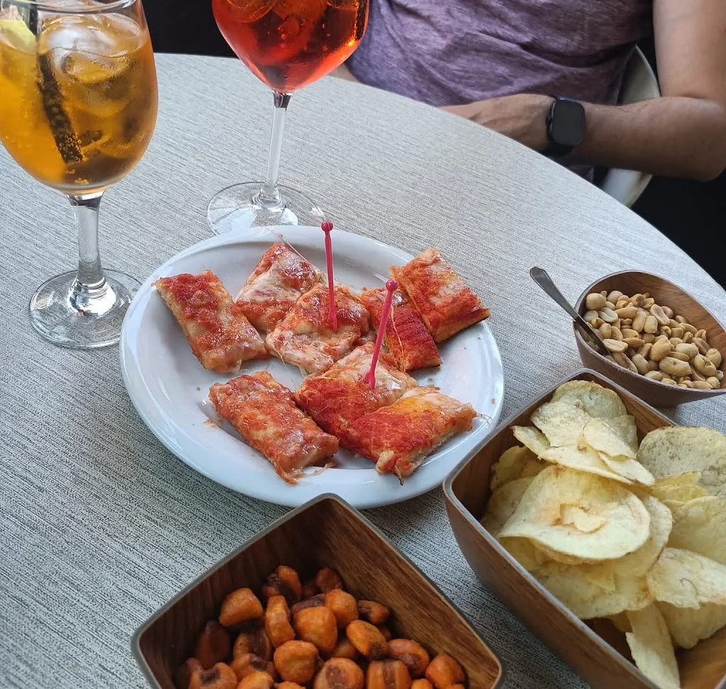 Vinc3nz0 Rs_ROYAL- Bar, Rosticceria, Pizzeria, Paninoteca, Servizio catering_Girifalco_review