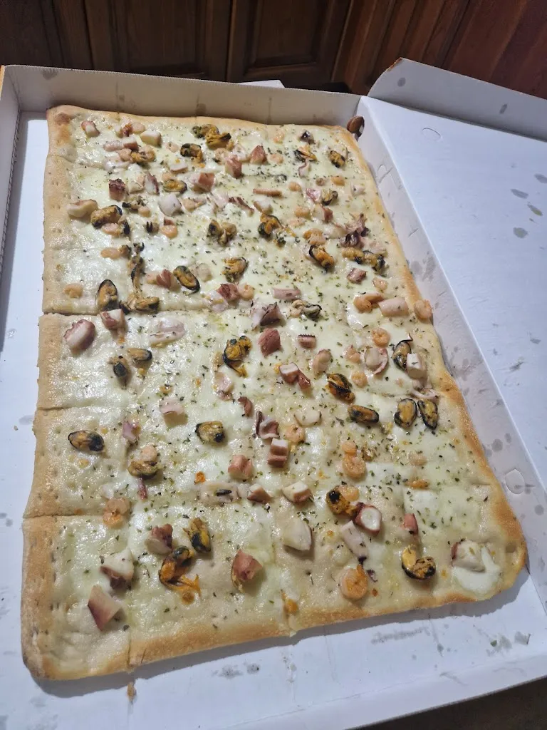 Rocco Quaresima_ROYAL- Bar, Rosticceria, Pizzeria, Paninoteca, Servizio catering_Girifalco_review