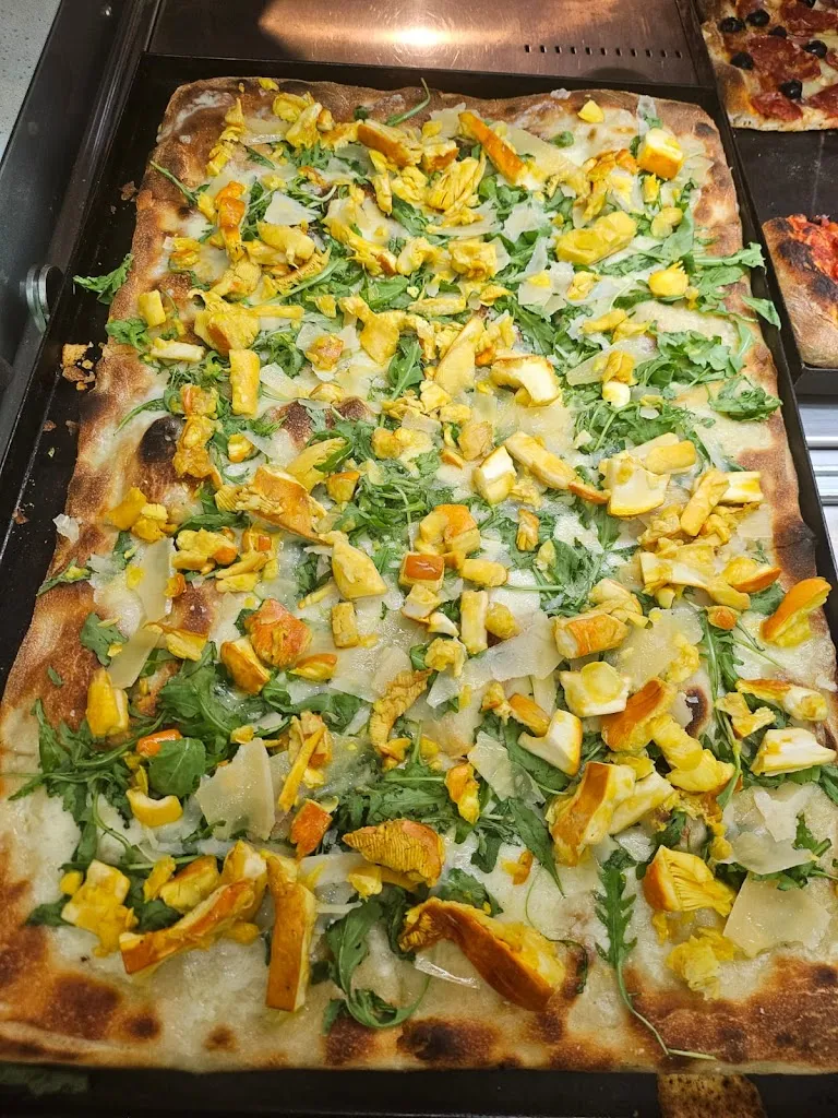 Crunchy pizza 3.0_Girifalco_slider_image_2