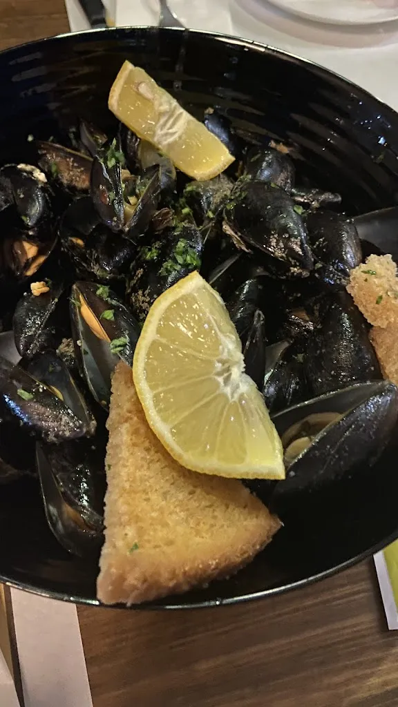 Ines Wild_Jack's rock pub_Grisolia_review