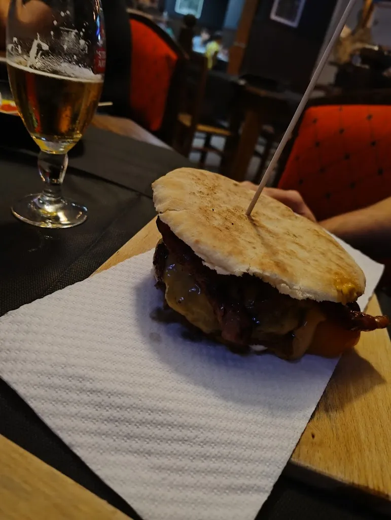 Ilaria Olivieri_Jack's rock pub_Grisolia_review