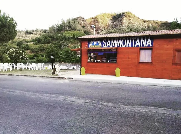 Chiosco la sorgente del panino restaurant in Guardavalle