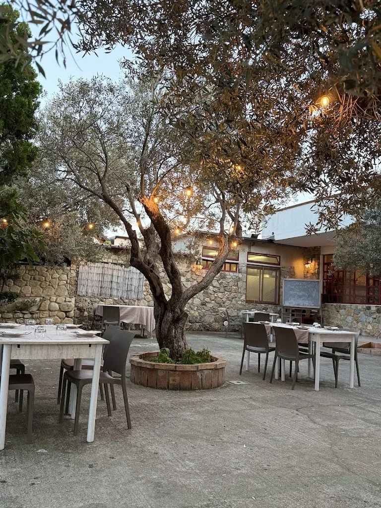 Ristorante Il Saraceno restaurant in Isca Marina