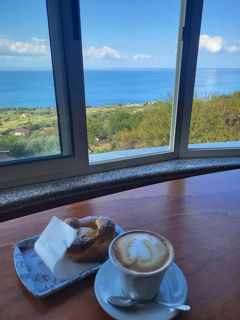 On The Road Bar Gelateria Tabacchi Pizzeria_Joppolo_slider_image_2