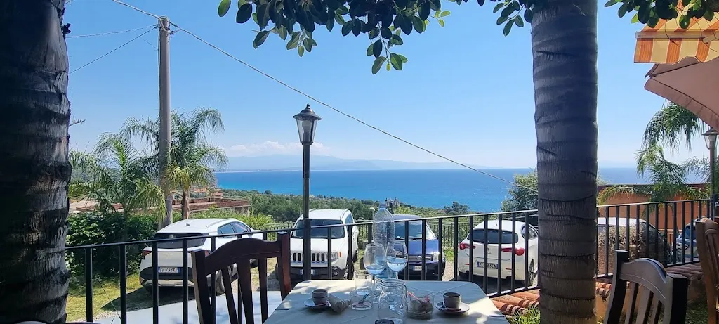 Ristorante-Pizzeria L'Aragosta restaurant in Joppolo