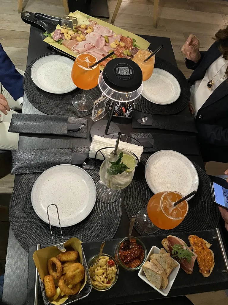 Giada_Enigma Lounge Pub_Gioia Tauro_review