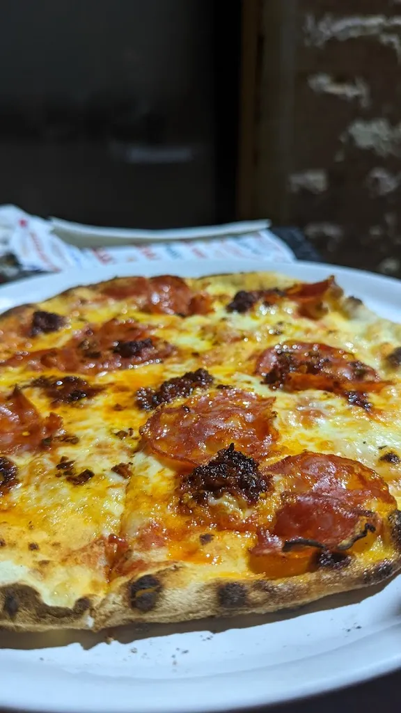 Estuardo Iriarte_Bar-pizzeria-rosticceria-Michael's_Gioia Tauro_review