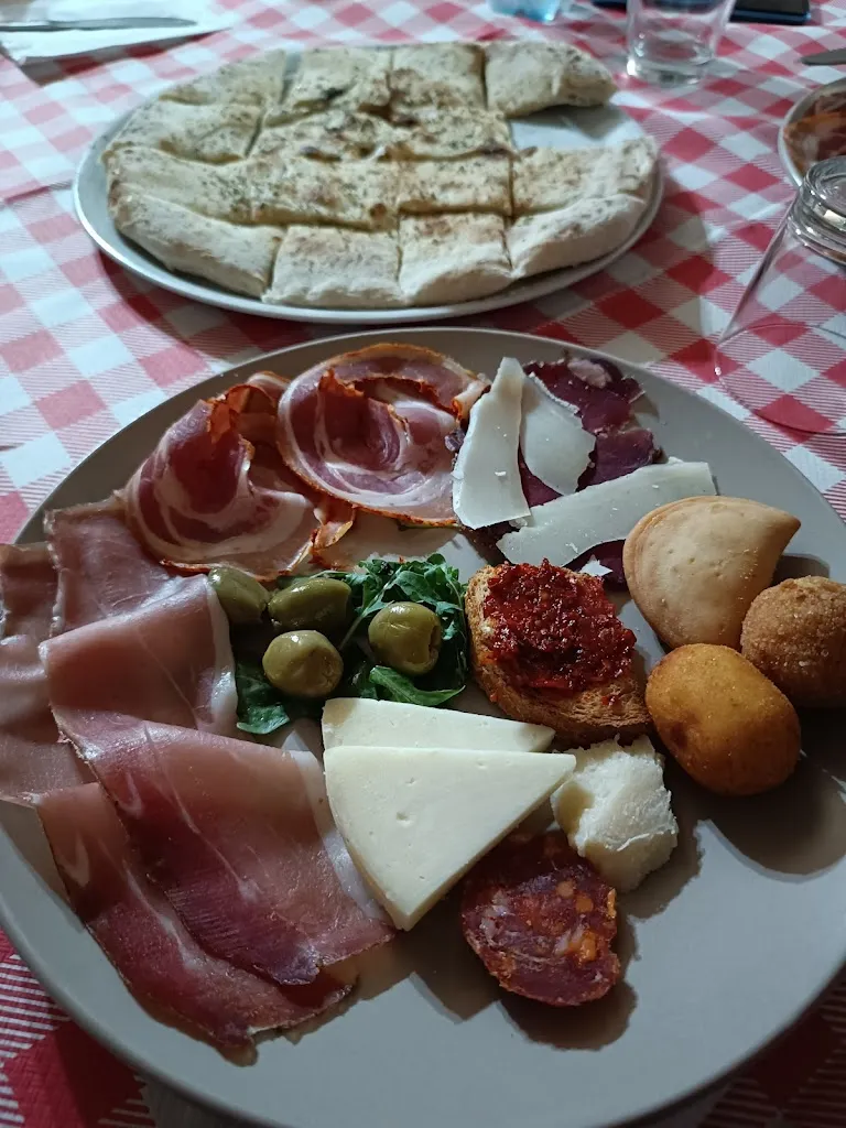 Ristorante - Pizzeria - Birreria Partycolare_Laureana di Borrello_slider_image_3