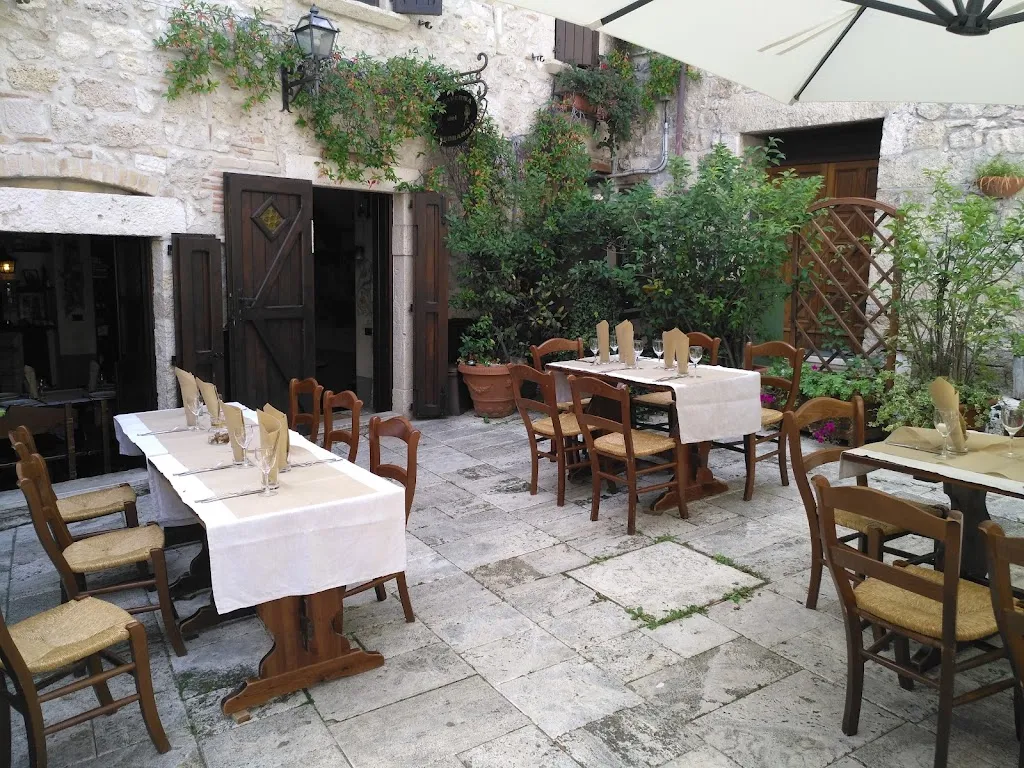 La Taverna del Longobardo restaurant in Longobardi