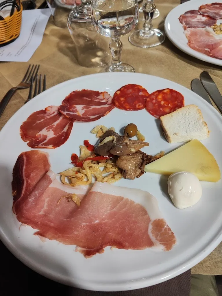 Trattoria Da Zio Paolo (Sotto i Portici) - Villaggio Mancuso_Magisano_slider_image_3