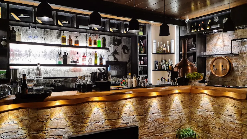 La Vineria Bar & Lounge_Marina di Gioiosa Ionica_slider_image_1